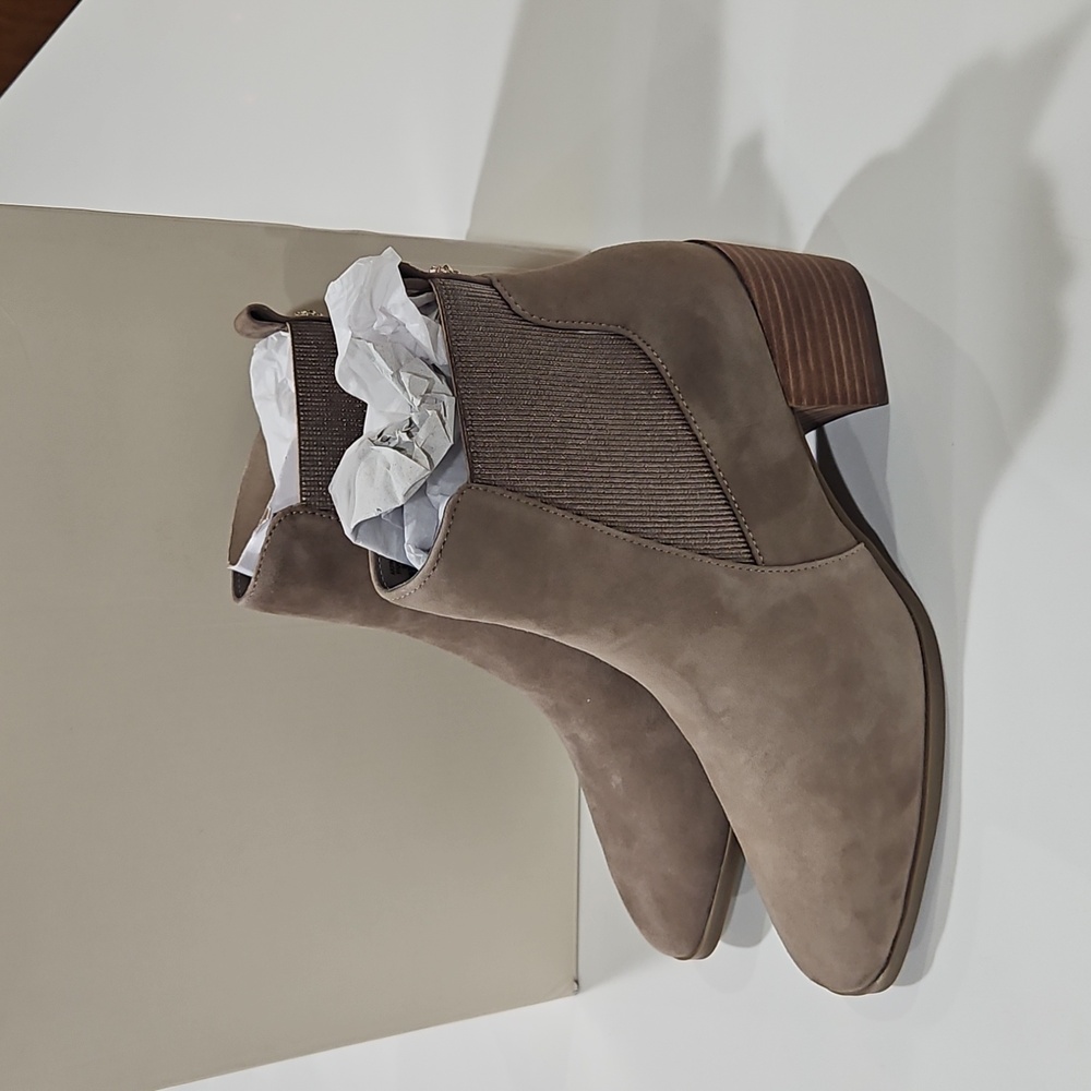 Anne Klein Women's Tan Ankle Boots Slip On.  Taupe. Sz 6.5 - Picture 3 of 8